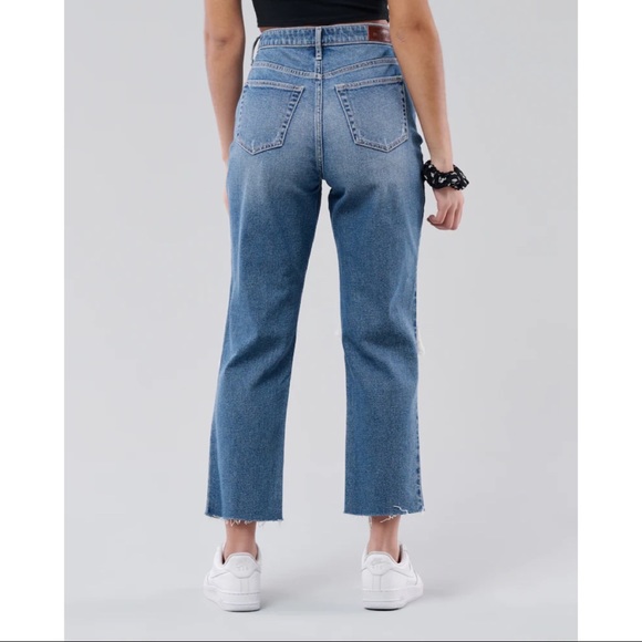 Hollister Curvy Ultra High-Rise Vintage Straight Jeans - Picture 3 of 5